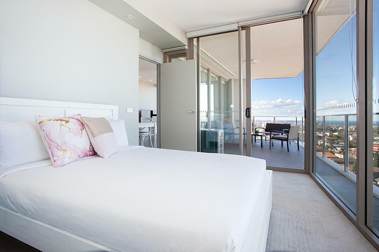 Sky High Luxury In Shopping Mecca Near Beach Sydney